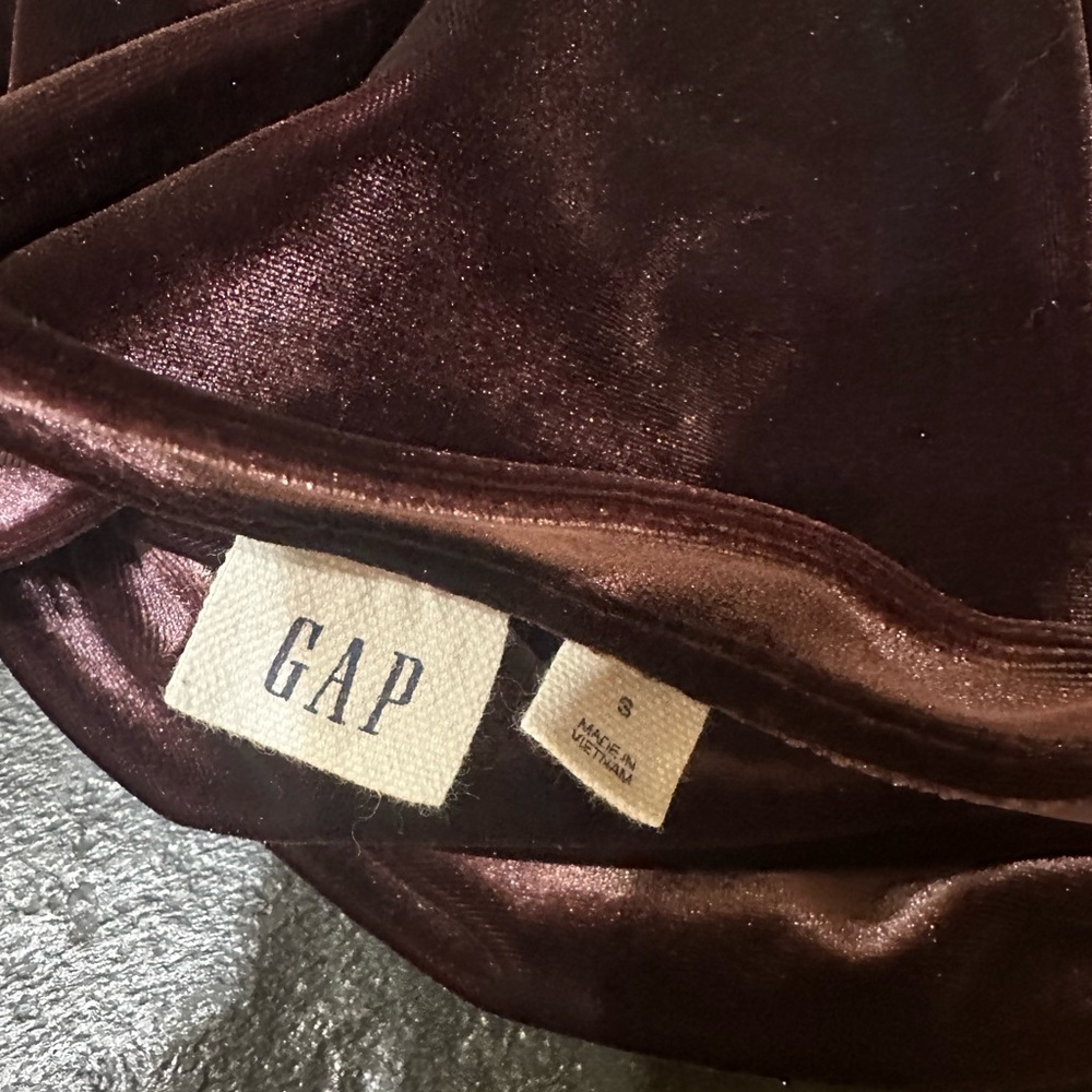 GAP Burgundy Velvet Short Sleeve Top - Picture 3 of 3